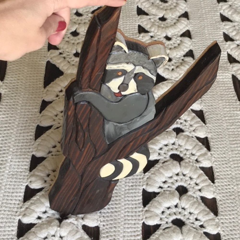Vintage Raccoon in a Tree Woodwork - Picture 4 of 12